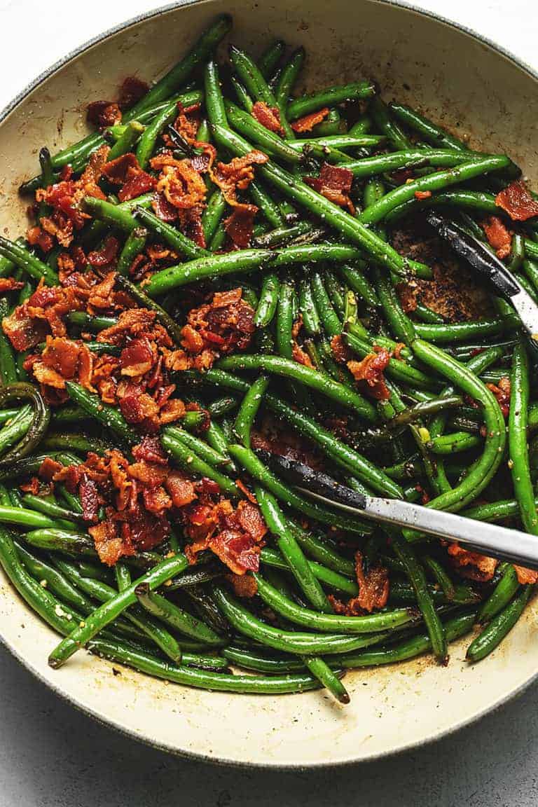 green beans with bacon in a skillet