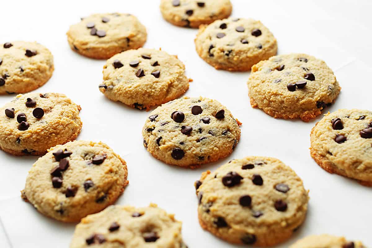baked keto chocolate chip cookies