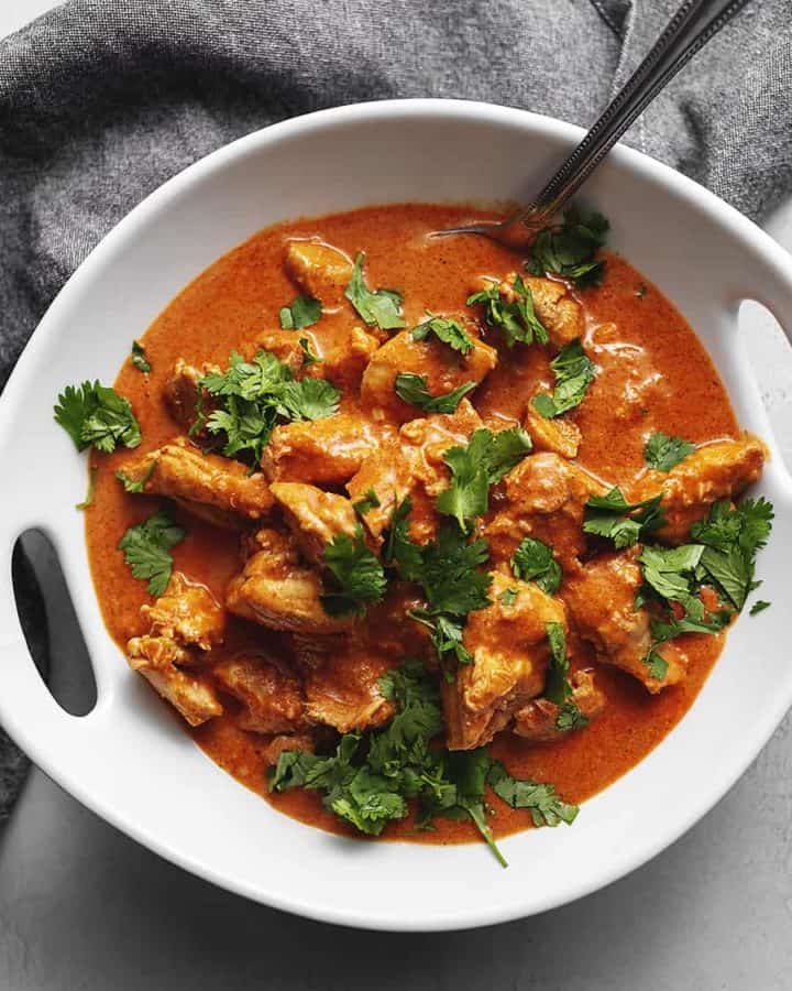 keto butter chicken in a white bowl