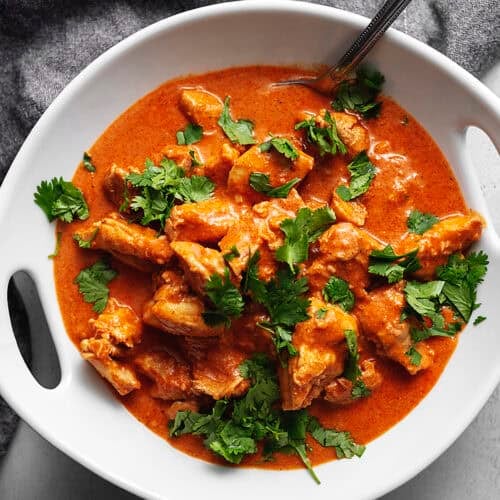 keto butter chicken in a white bowl