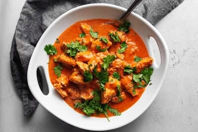 keto butter chicken in a white bowl