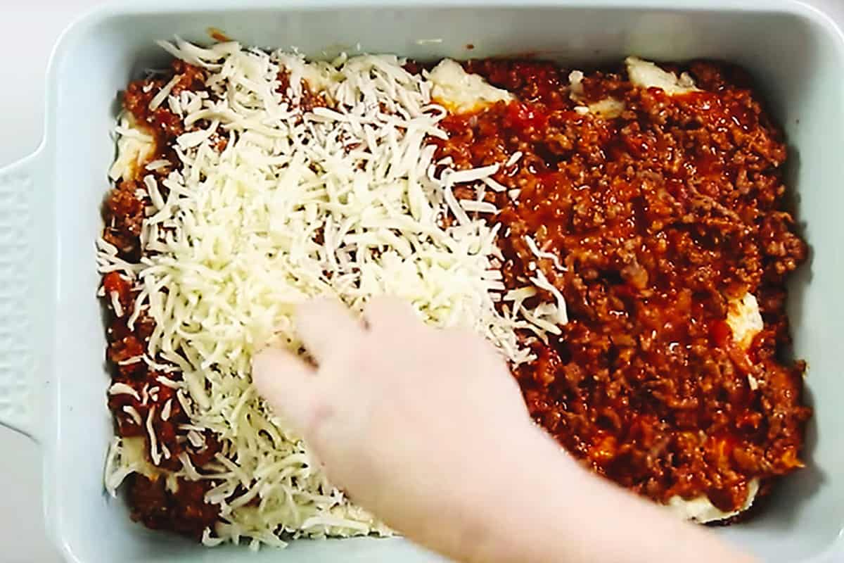 adding cheese to lasagna