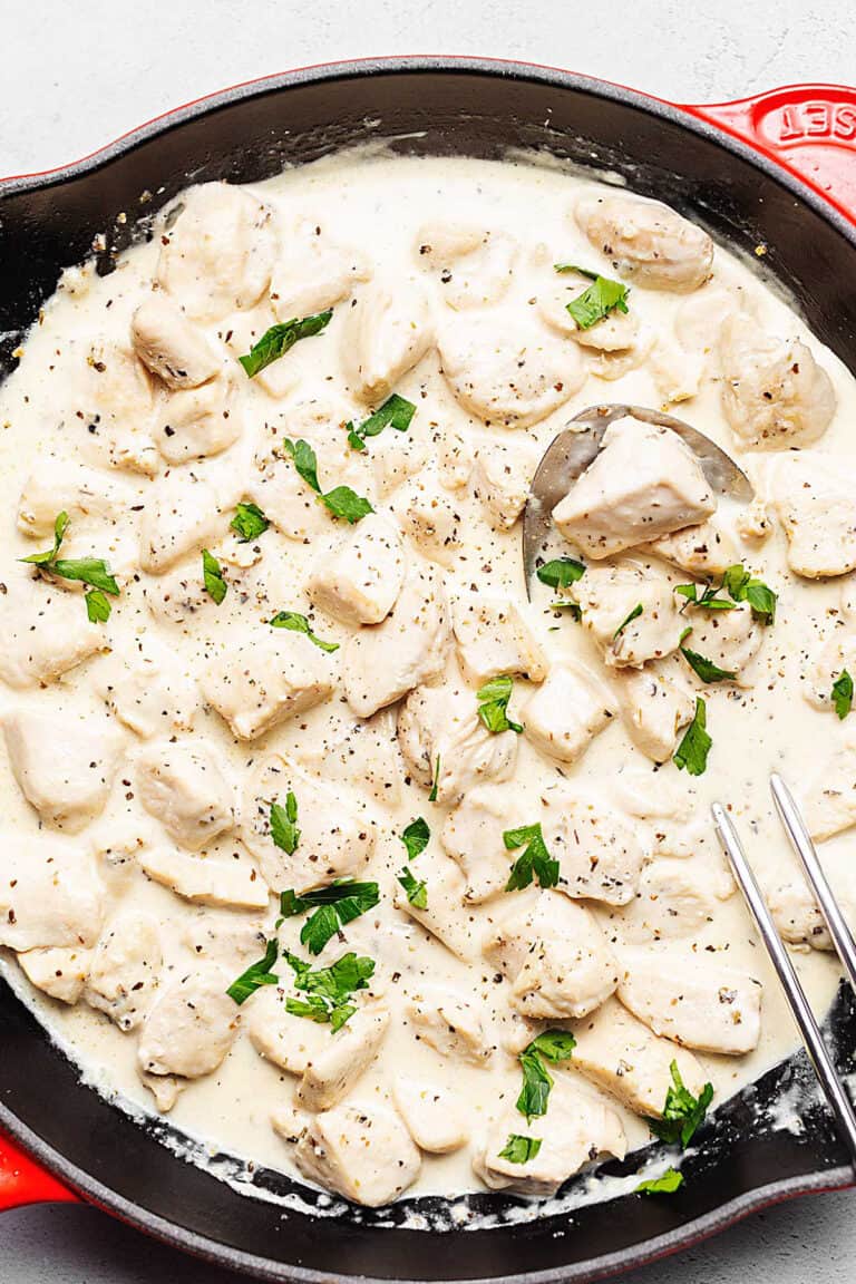 keto chicken Alfredo in a skillet