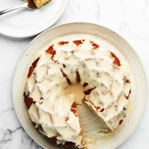 Keto vanila bundt cake on a white plate