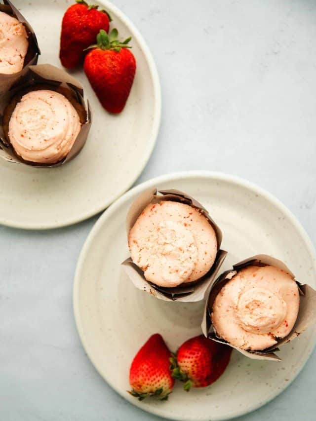 Keto Strawberry Cupcakes with Strawberry Cream Cheese Frosting!