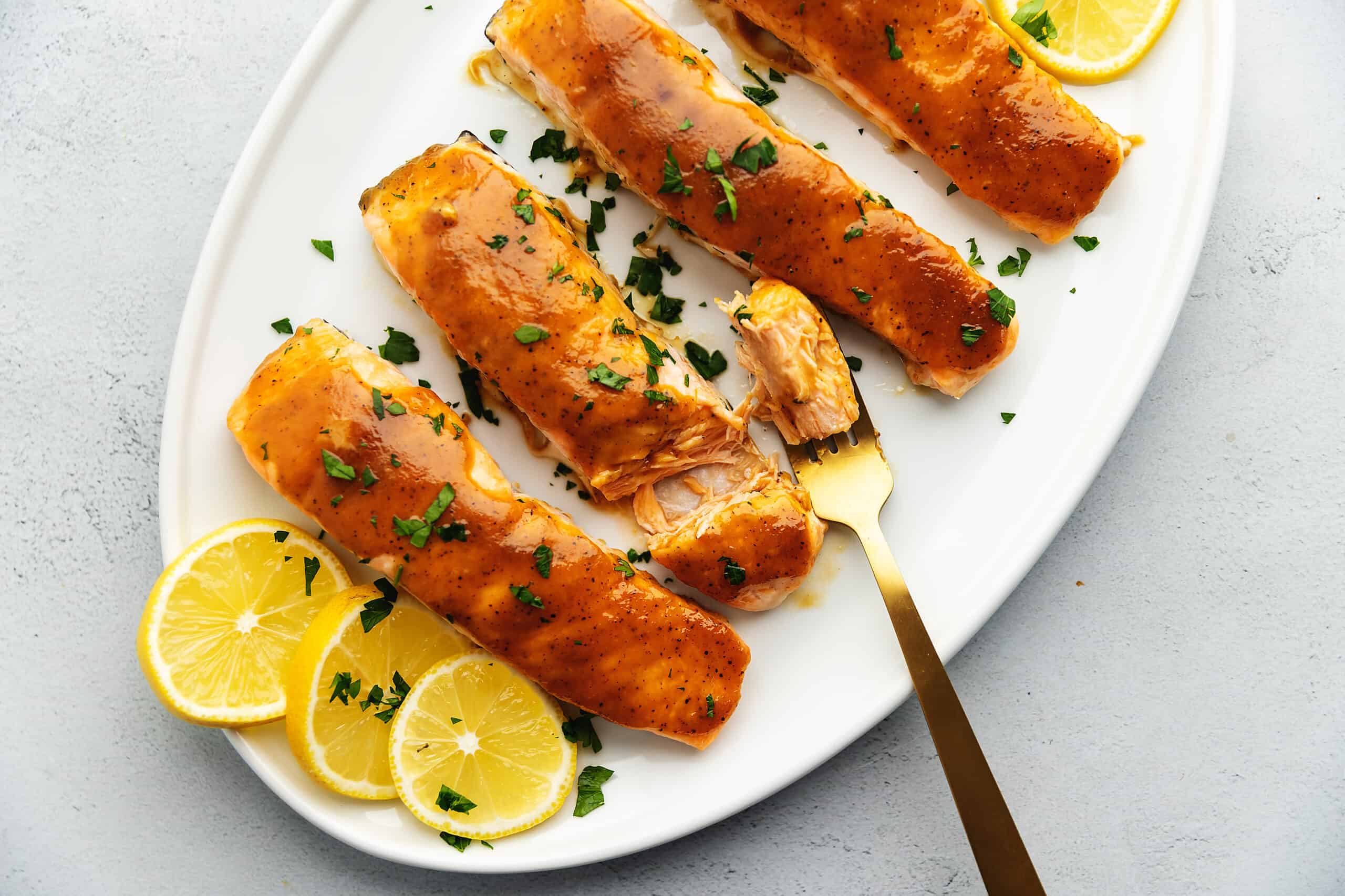 salmon with lemon slices