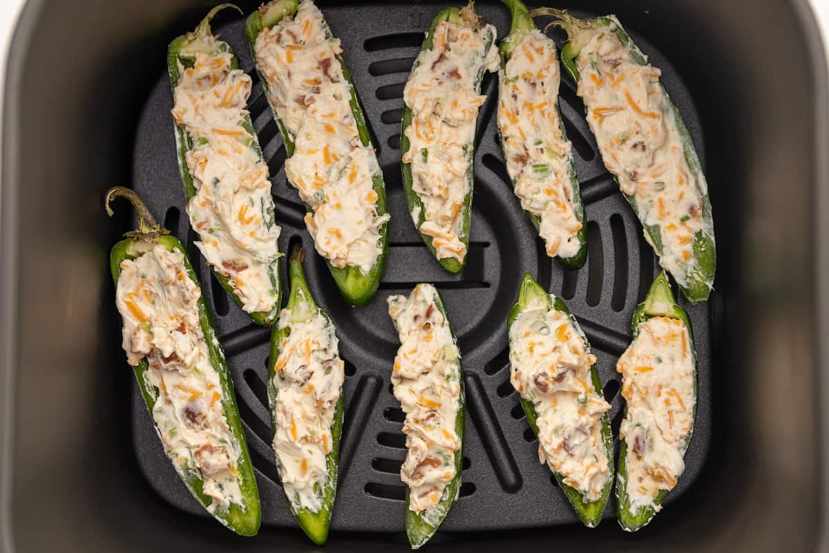 jalapeno poppers in a single layer in the air fryer