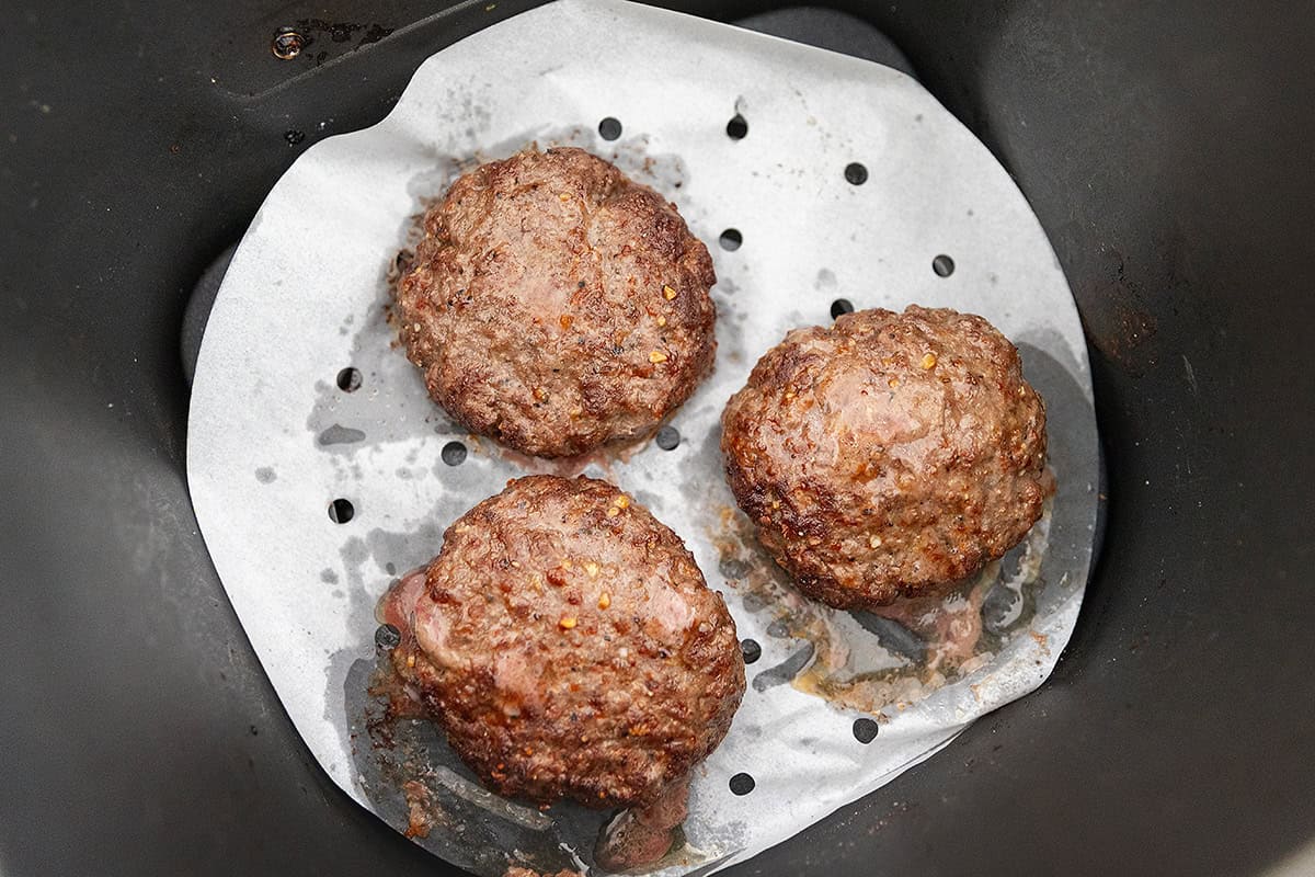 air fryer burgers cooked at 400 degrees