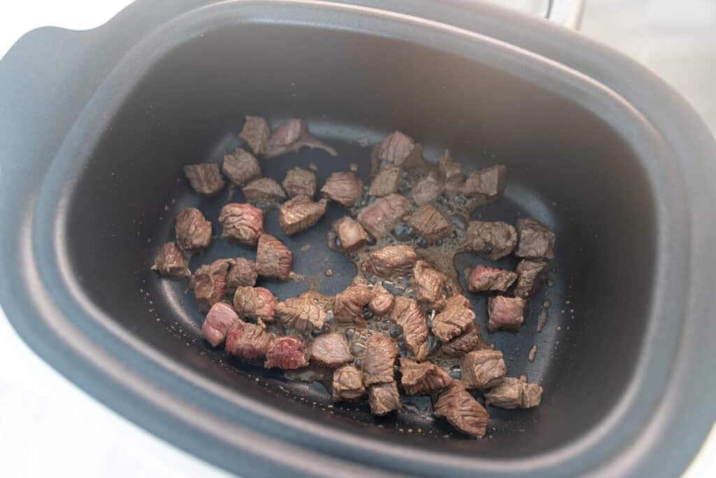 beef searing in a slow cooker